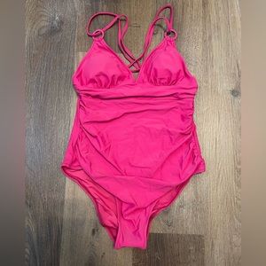 Cupshe Elliot O-ring Crisscross Back One Piece
Swimsuit in Rosy Size L Large